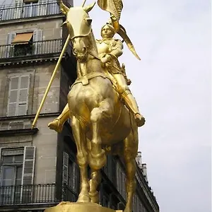 招待所 Jeanne D'arc, 巴库